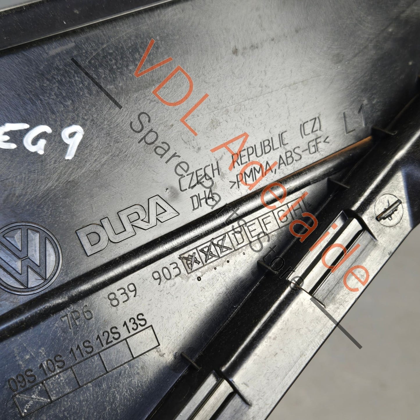 7P6839903C    VW Touareg 7P Rear Left Door Exterior Trim 7P6839903C