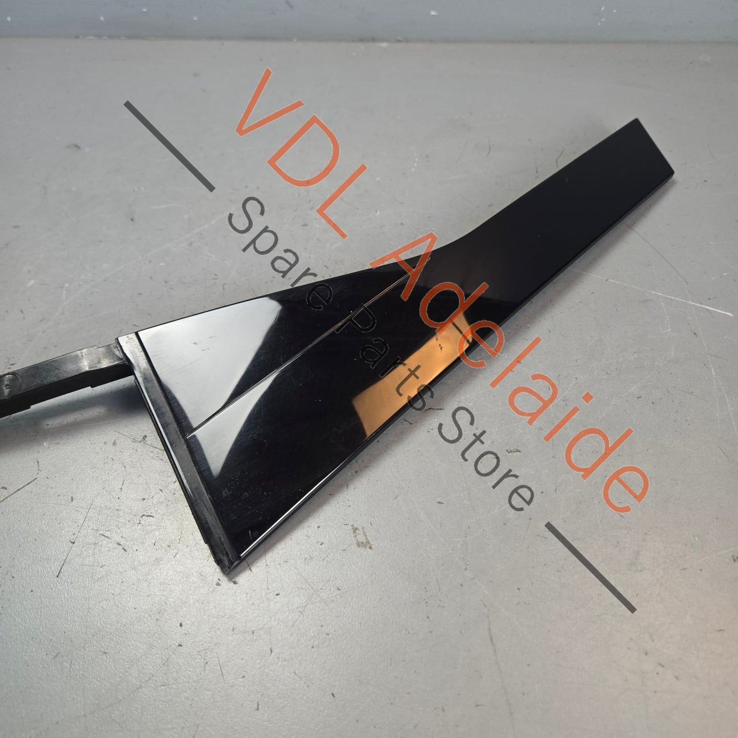 7P6839903C    VW Touareg 7P Rear Left Door Exterior Trim 7P6839903C