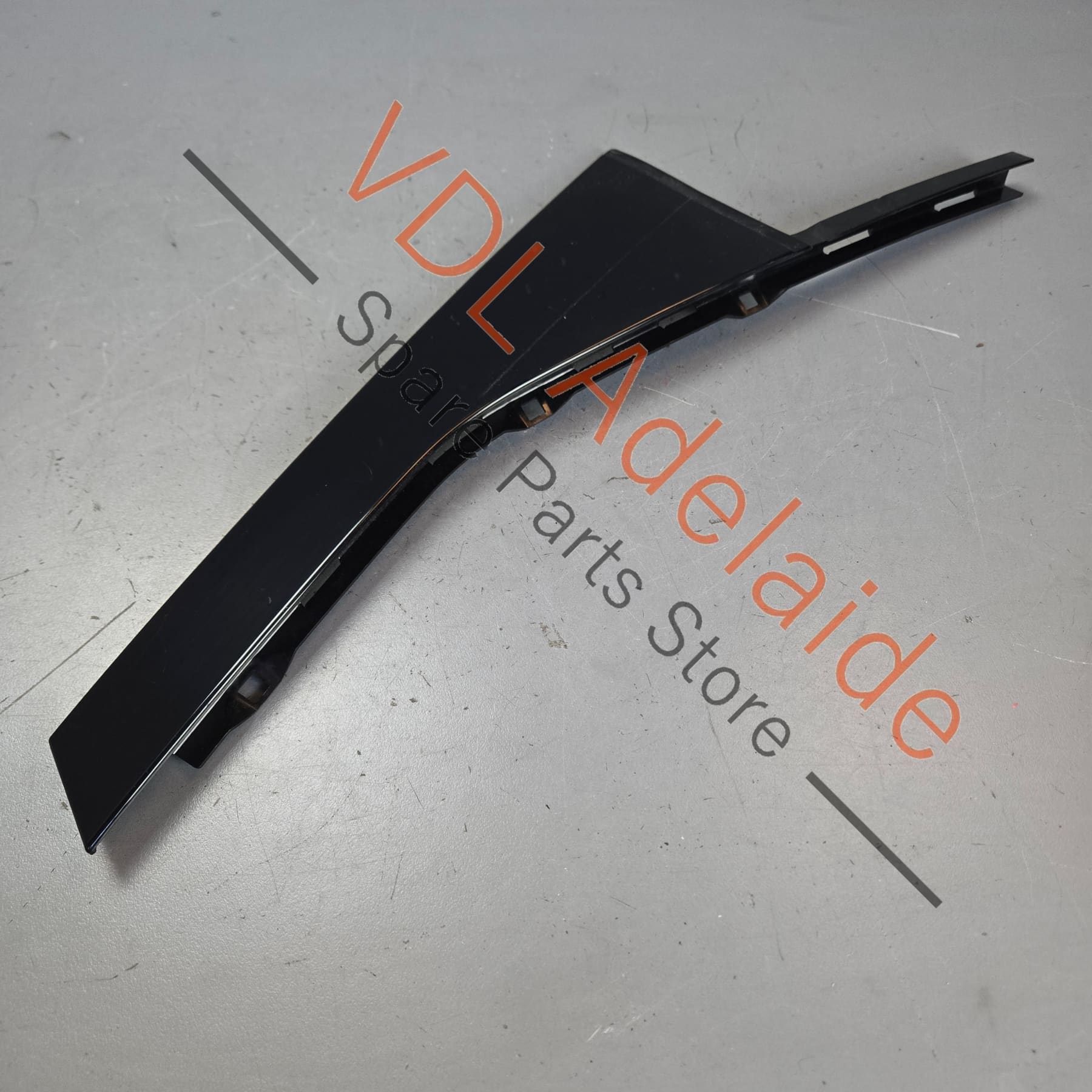 7P6839903C    VW Touareg 7P Rear Left Door Exterior Trim 7P6839903C