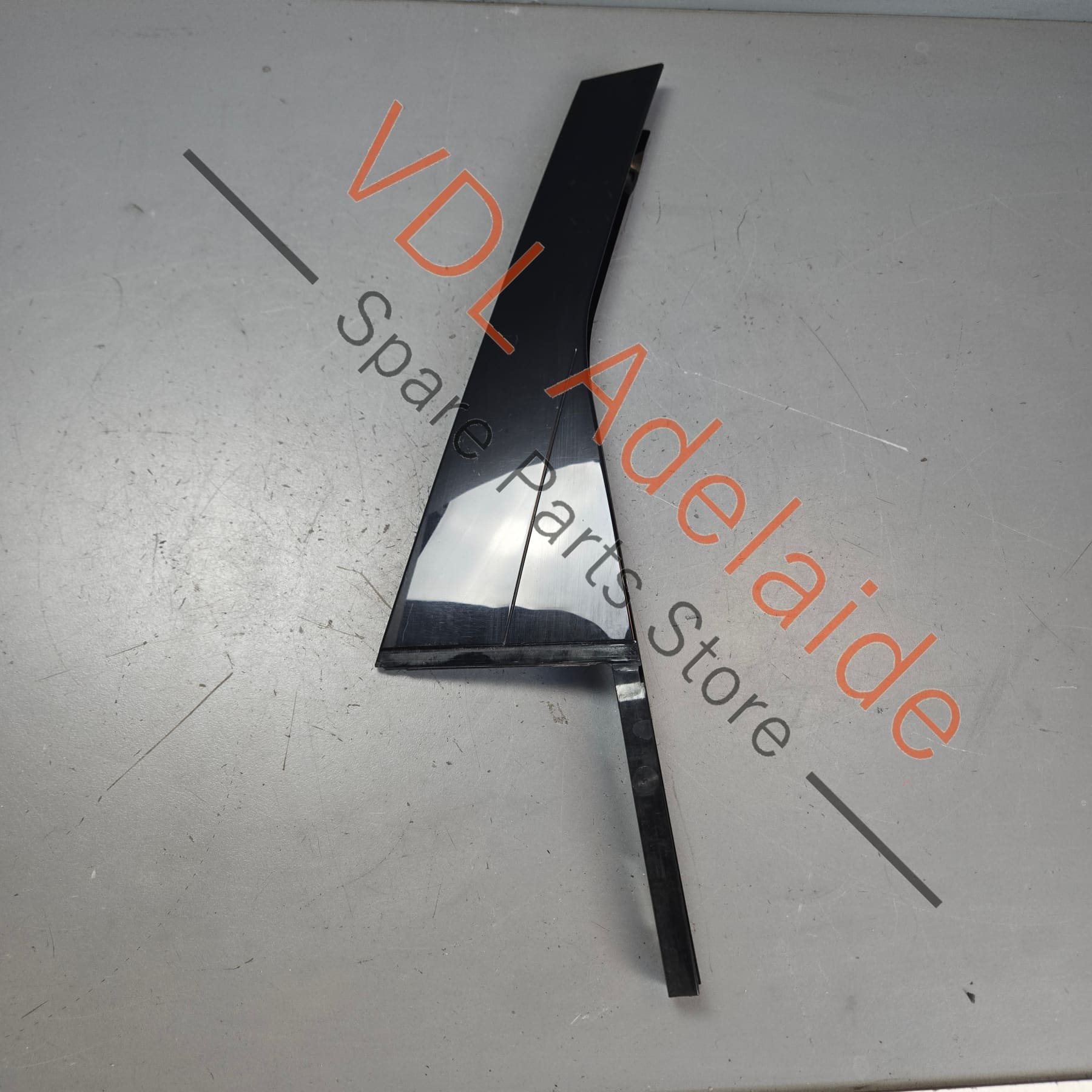 7P6839904C    VW Touareg 7P Rear Right Door Exterior Trim 7P6839904C