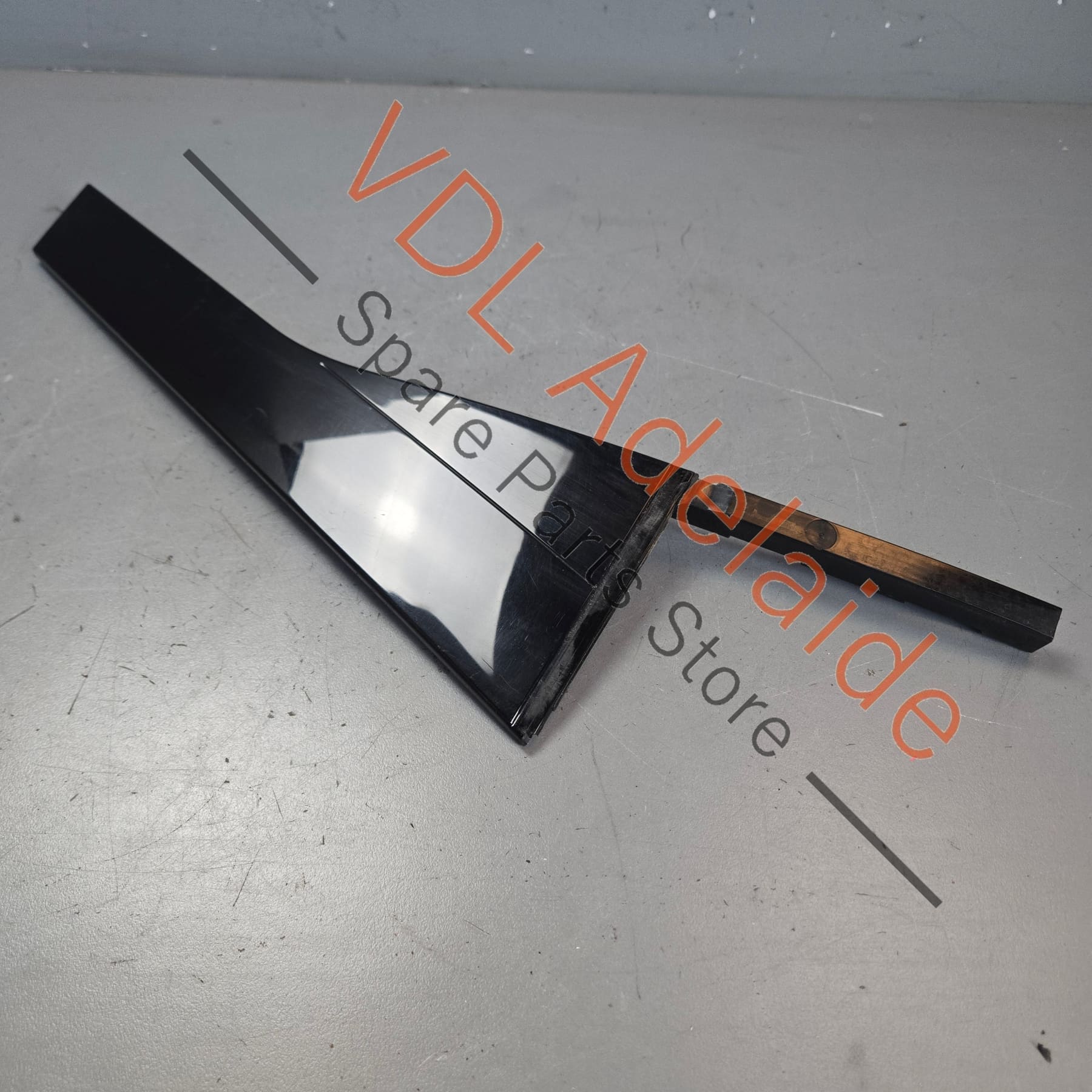 7P6839904C    VW Touareg 7P Rear Right Door Exterior Trim 7P6839904C