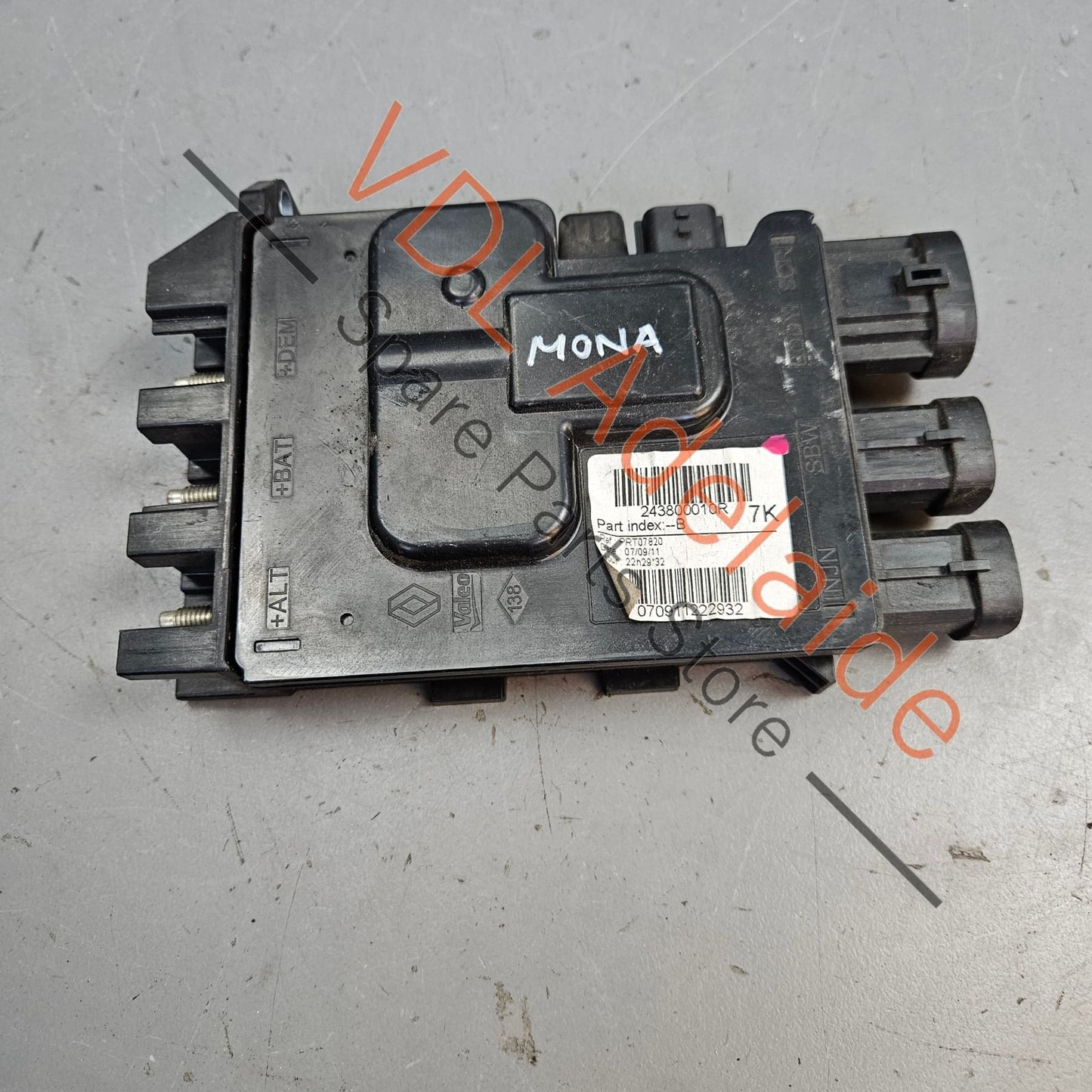 243800010R    Renault Main Battery Control Unit Circuit Breaker Fuse 243800010R 243800005R