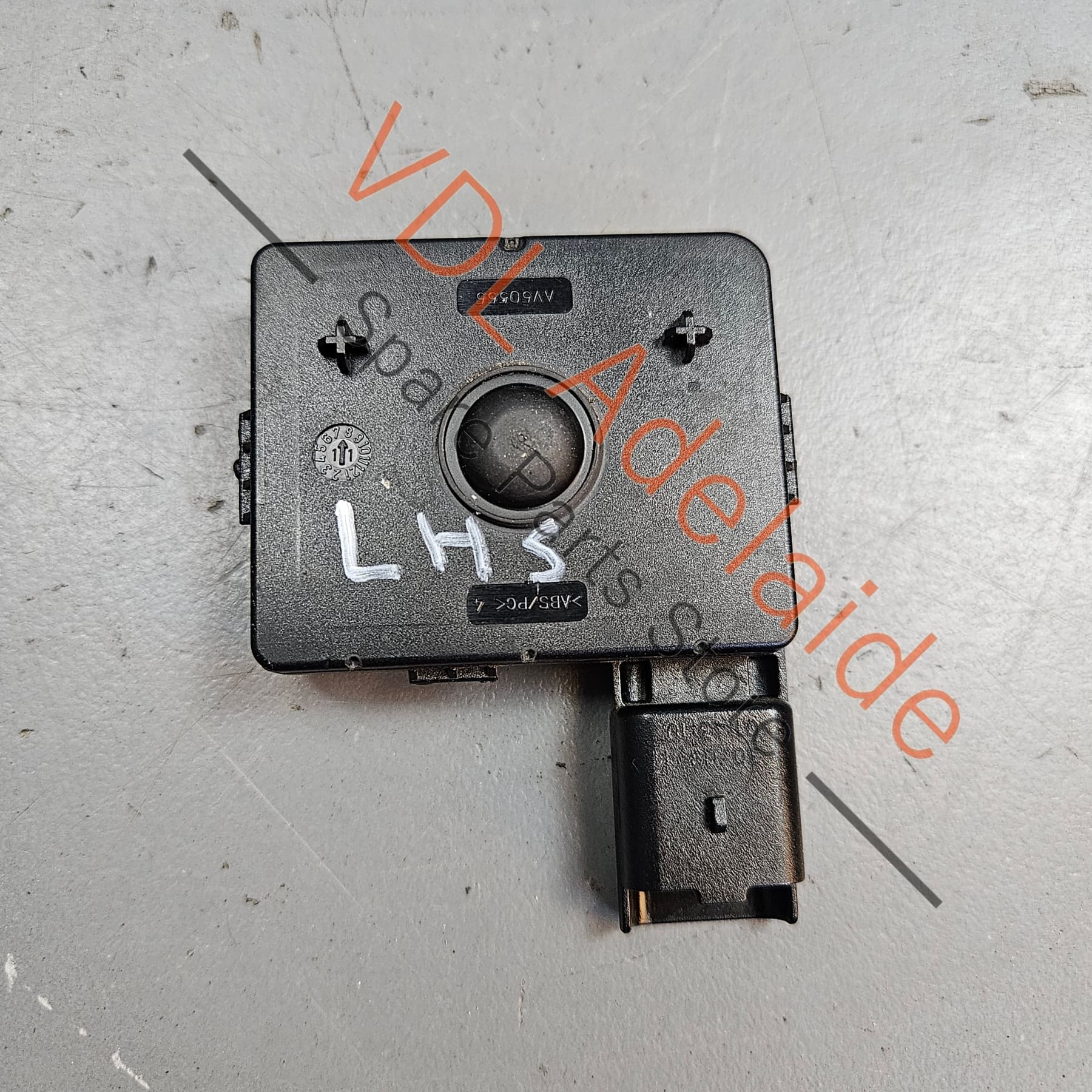 806070033R    Renault Megane 3 III LHS Left Door Handle Keyless Entry Sensor 806070033R