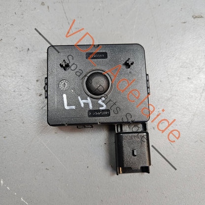 806070033R    Renault Megane 3 III LHS Left Door Handle Keyless Entry Sensor 806070033R