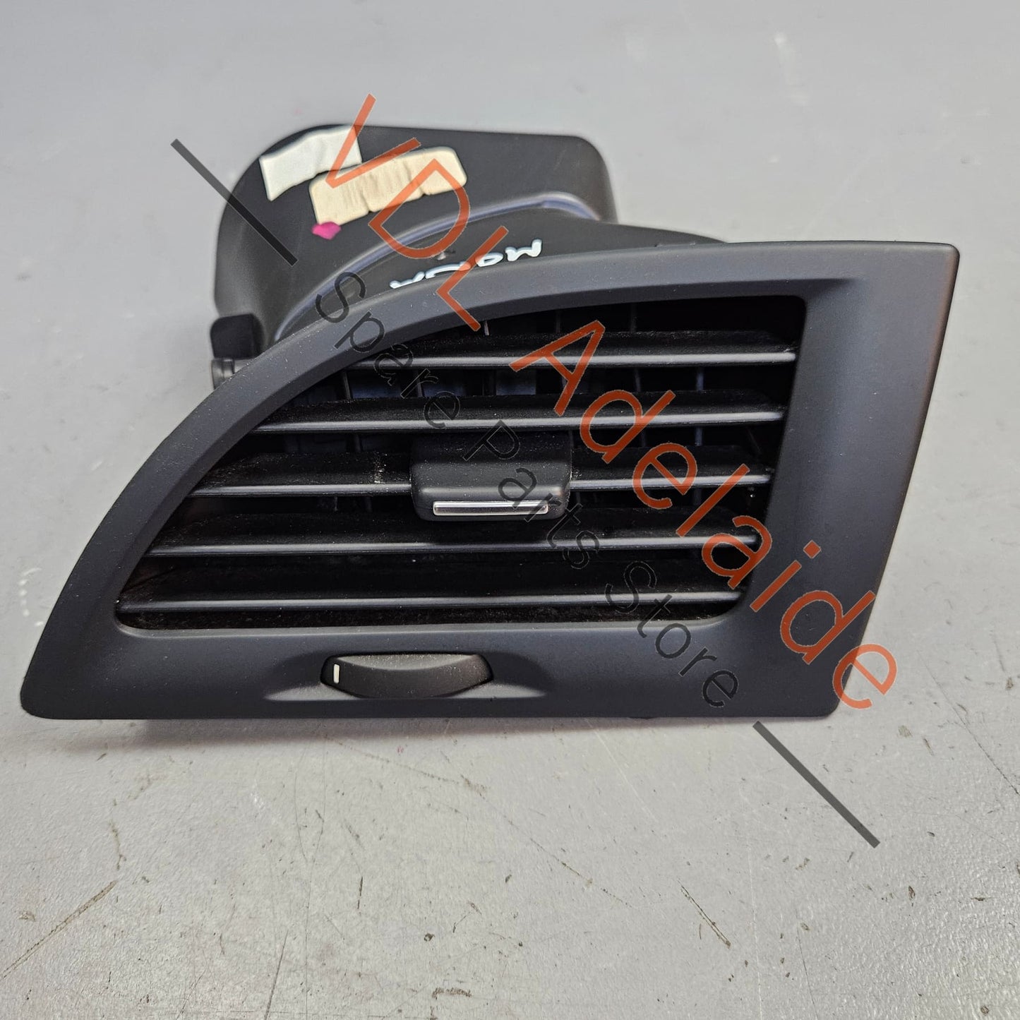 687600979R    Renault Megane 3 Right Side Dashboard Air Vent for AC 687600979R for RHD