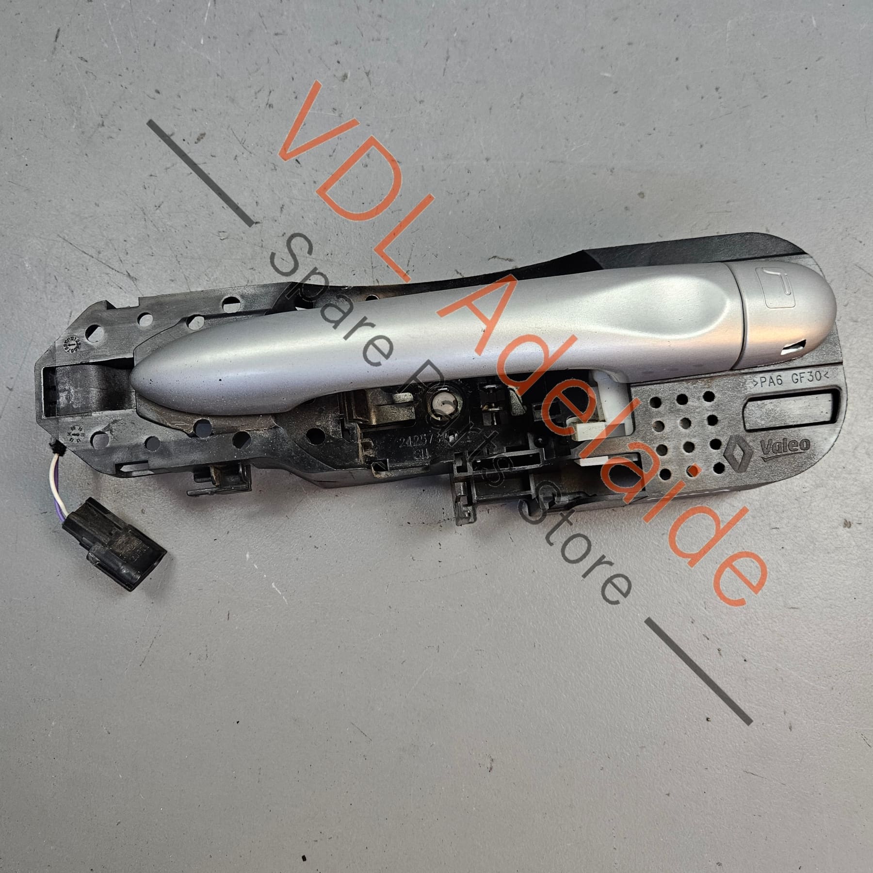 806070033R    Renault Megane III 3 Passenger Side Exterior Door Handle Set 806B03759R 285980194R 806070033R