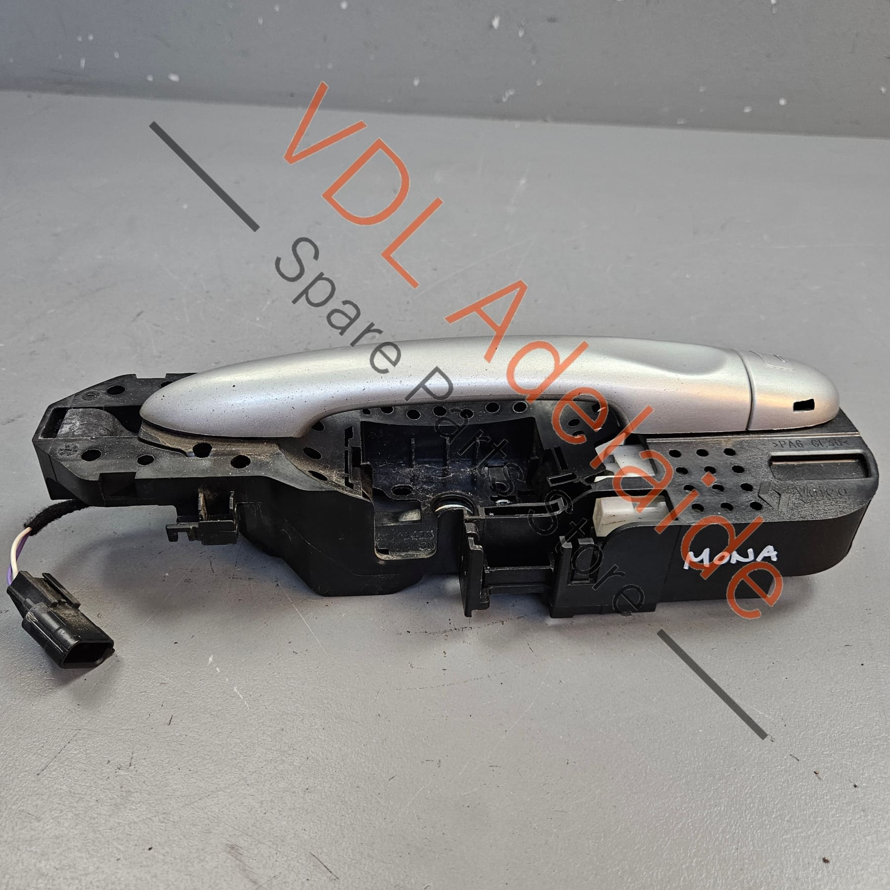 806070033R    Renault Megane III 3 Passenger Side Exterior Door Handle Set 806B03759R 285980194R 806070033R