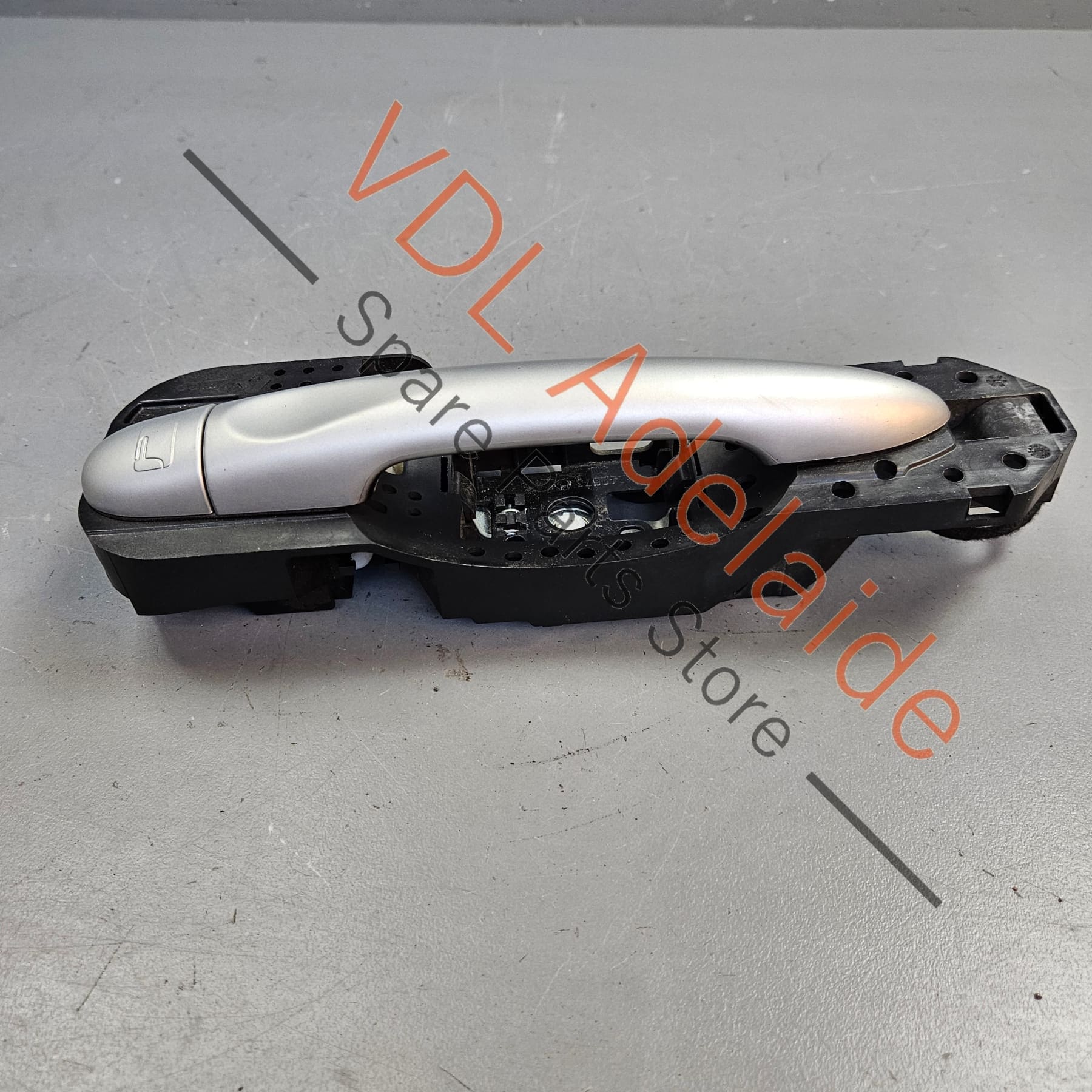 806070033R    Renault Megane III 3 Passenger Side Exterior Door Handle Set 806B03759R 285980194R 806070033R