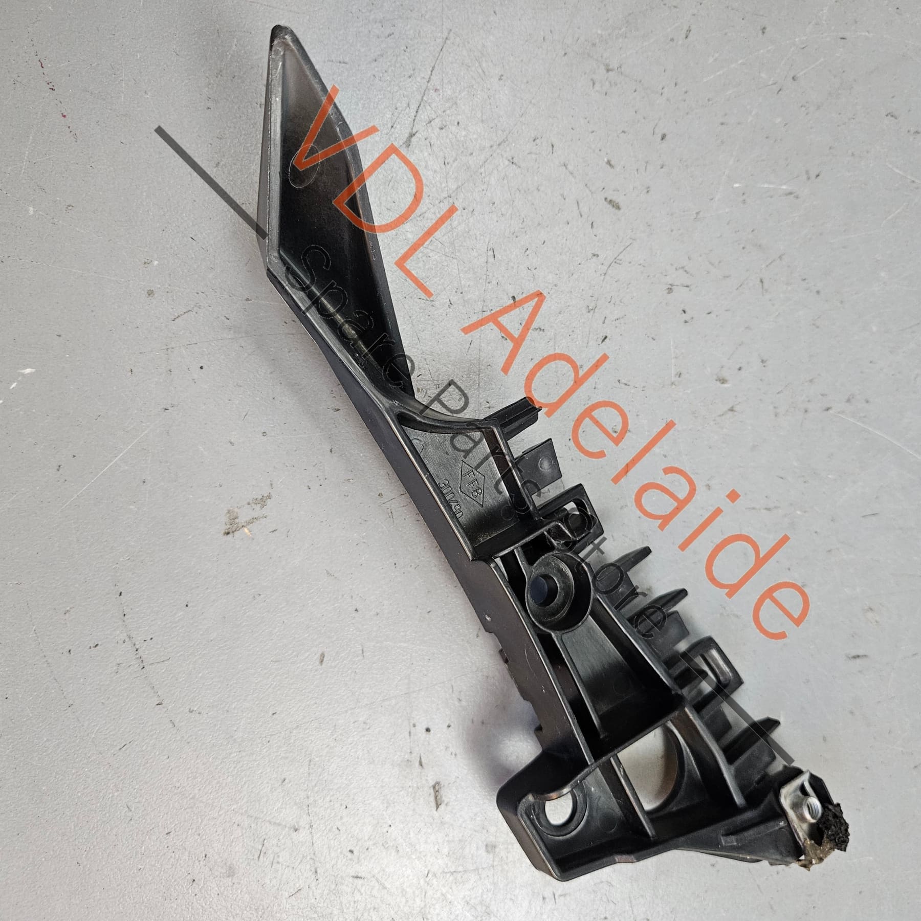 620940007R    Renault Megane 3 RS265 Left Fender to Bumper Mounting Bracket Guide 620940007R