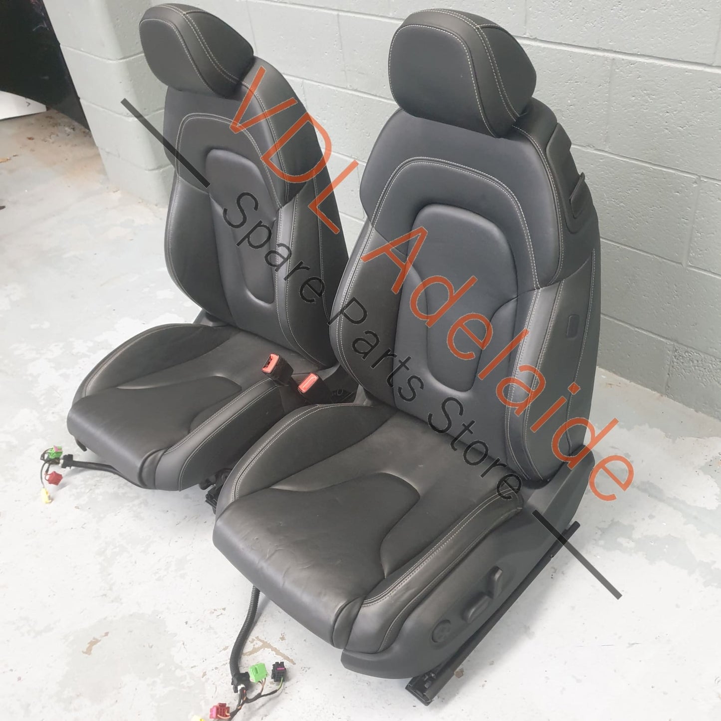 Audi R8 Type 42 Pair of Black Electric Adjustable Heated Leather Seats