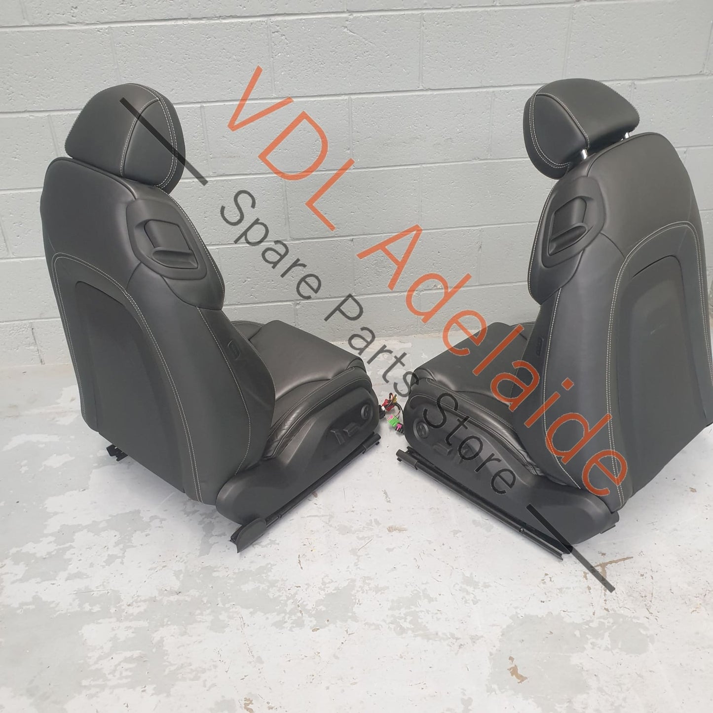 Audi R8 Type 42 Pair of Black Electric Adjustable Heated Leather Seats