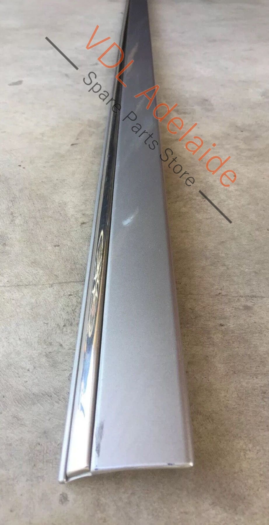 Mercedes W211 E-Class Door Moulding Front Right Cubanite Silver A2116902062 SLE A2116902062