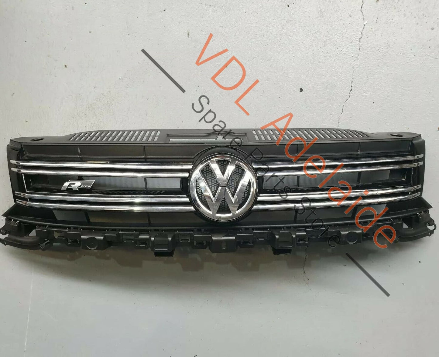 Volkswagen VW Tiguan R 5N Grille Assembly with Badges 5N0853653E JES 5N0853653E