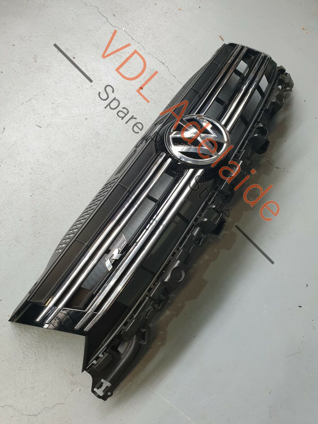 Volkswagen VW Tiguan R 5N Grille Assembly with Badges 5N0853653E JES 5N0853653E