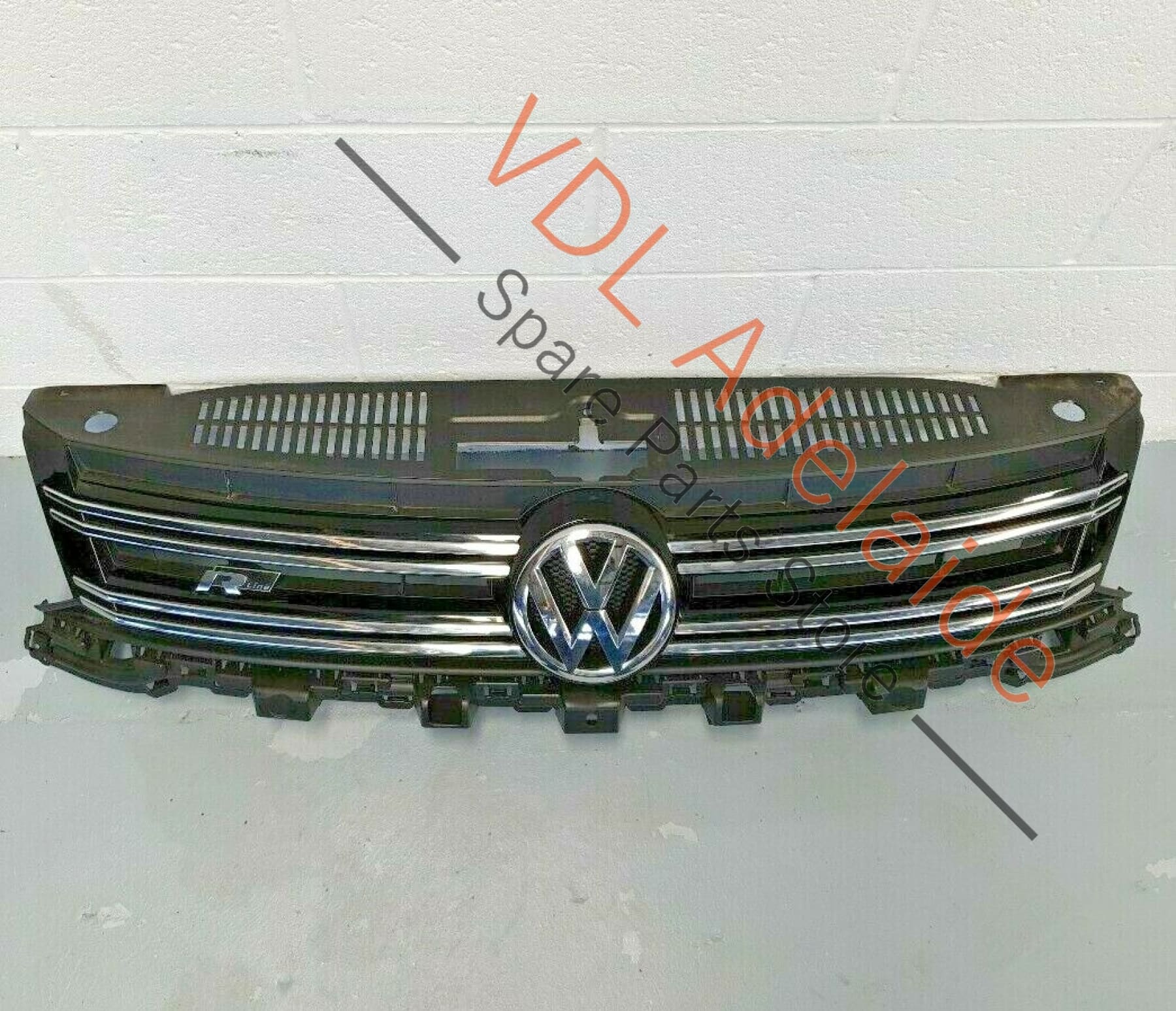 Volkswagen VW Tiguan R 5N Grille Assembly with Badges 5N0853653E JES 5N0853653E