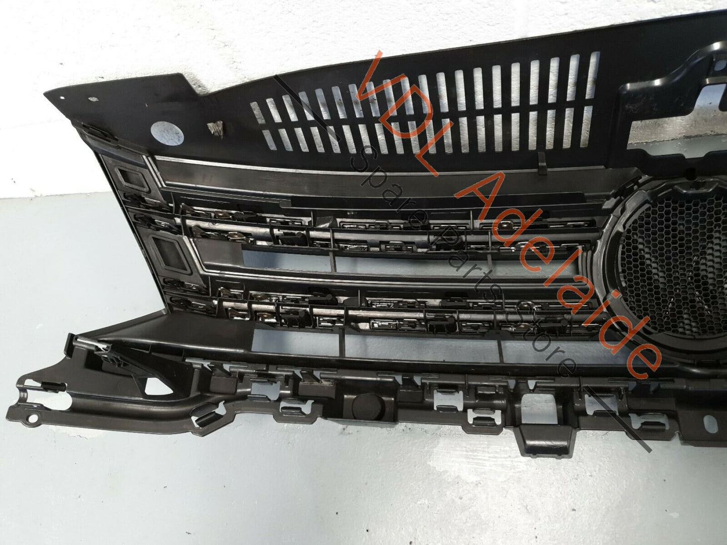 Volkswagen VW Tiguan R 5N Grille Assembly with Badges 5N0853653E JES 5N0853653E