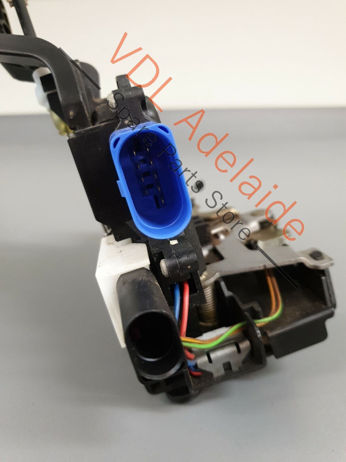 Volkswagen VW Touareg 7L Front Left Door Lock Mech Mechanism 3D2837015A REG 3D2837015A