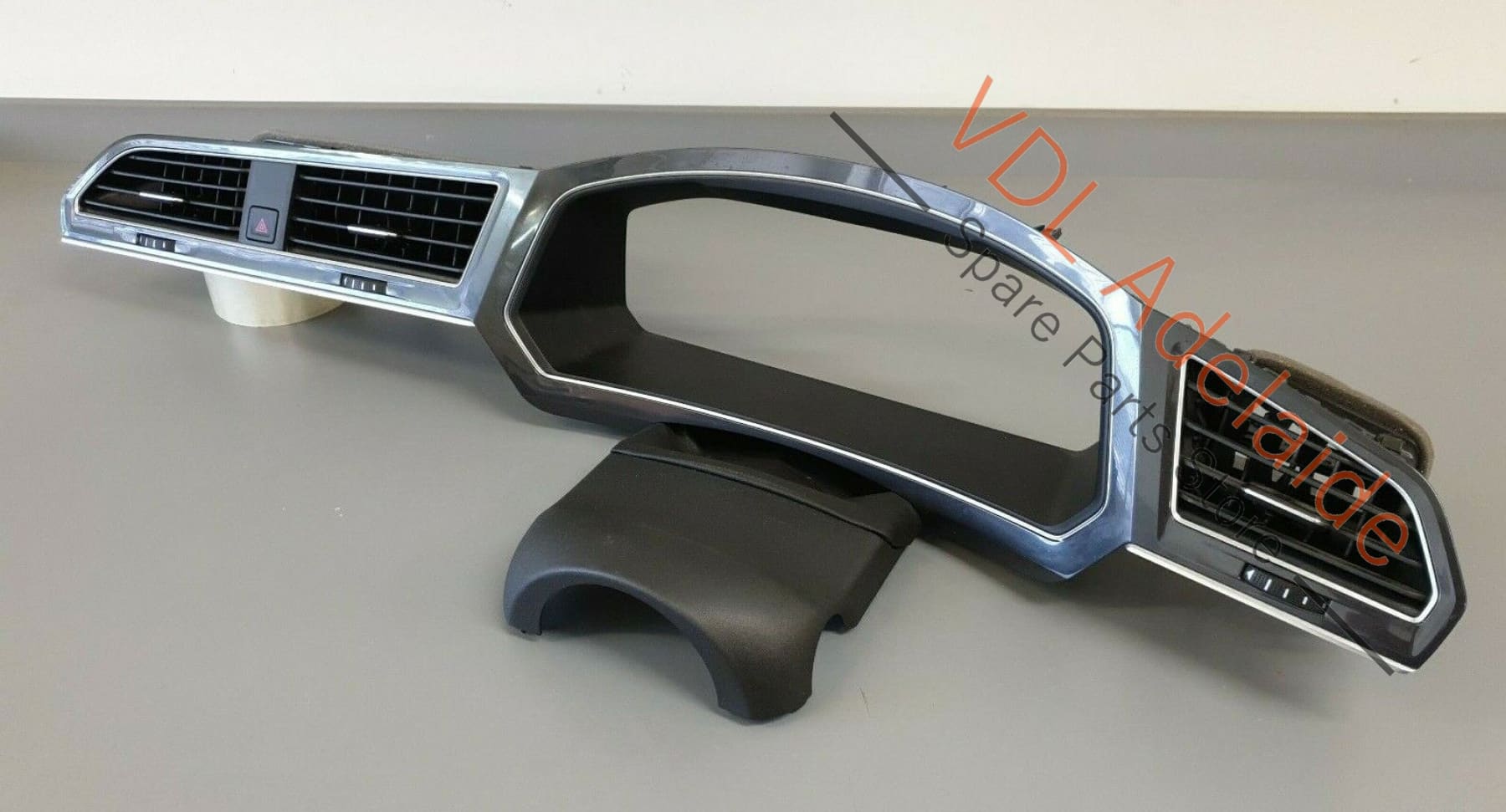 VW Tiguan R Mk2 5NA Allspace RHD Dash Trim Panel with Air Vents 5NM858019 JES3 5NM858019