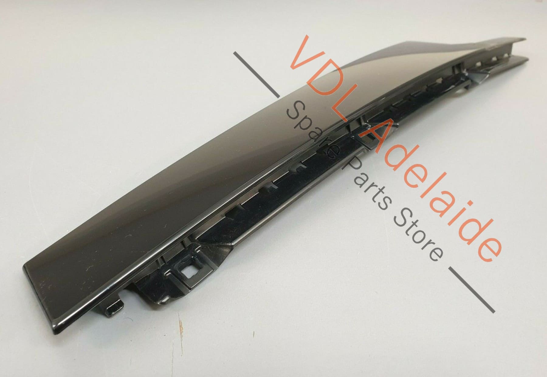 VW Passat Sedan B8 3G Rear Right Trim for Door Window Frame 3G0839902T PAT3 3G0839902T 