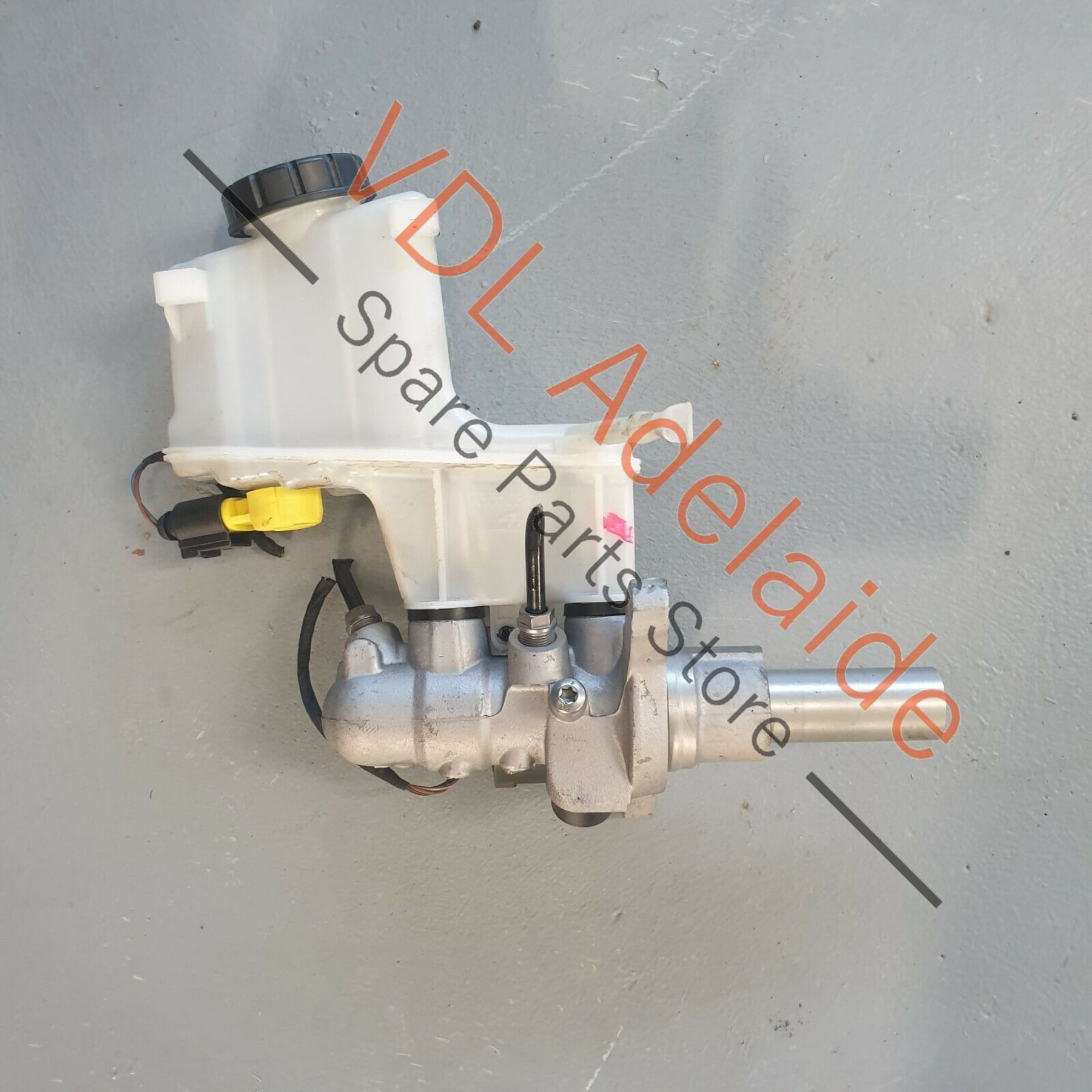 VW Tiguan R Mk2 5NA Allspace Brake Master Cylinder RHD 5Q2614019L JES3 5Q2614019L