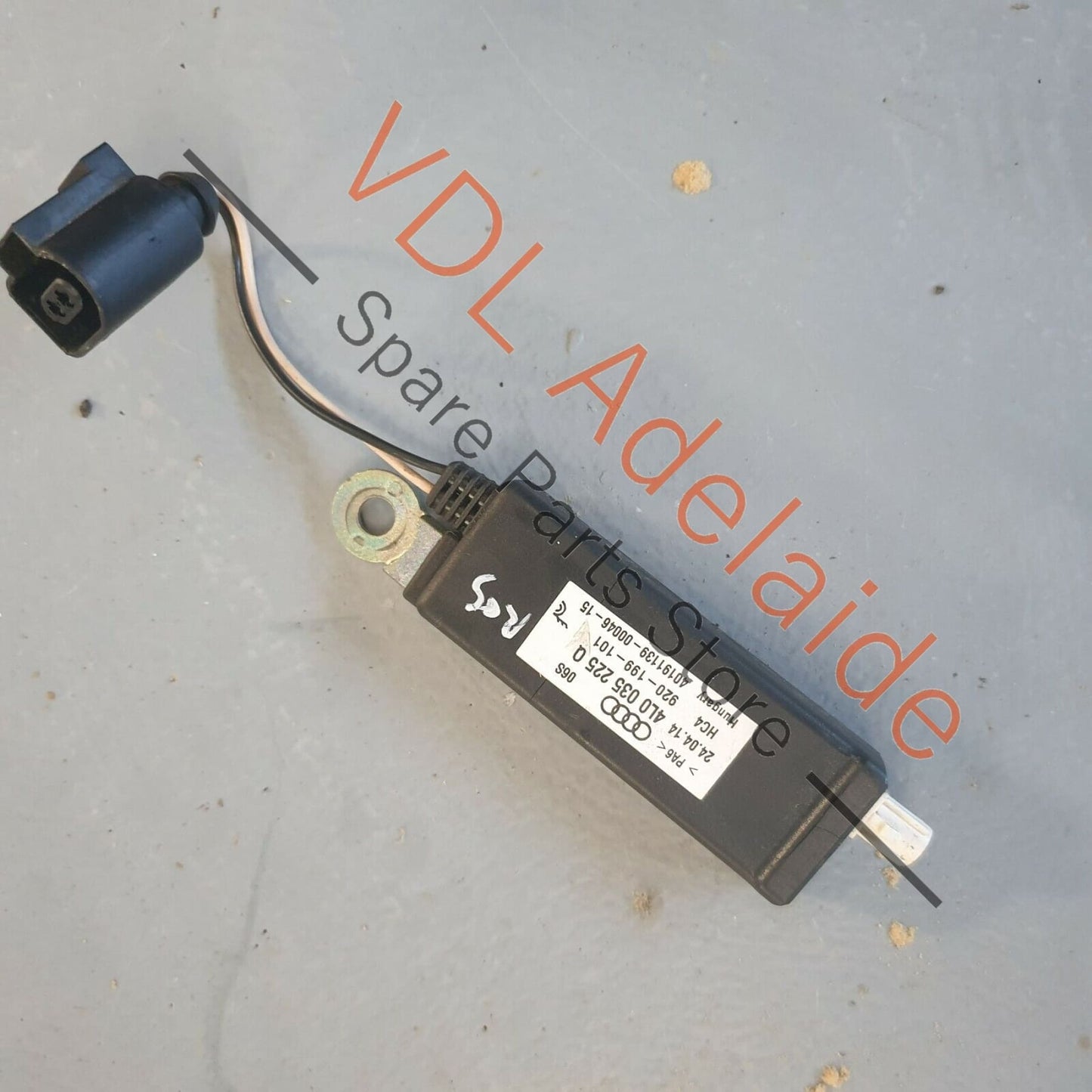 Audi Q7 4L Aerial Antenna Amplifier for tailgate Boot Hatch 4L0035225Q ROS 4L0035225Q