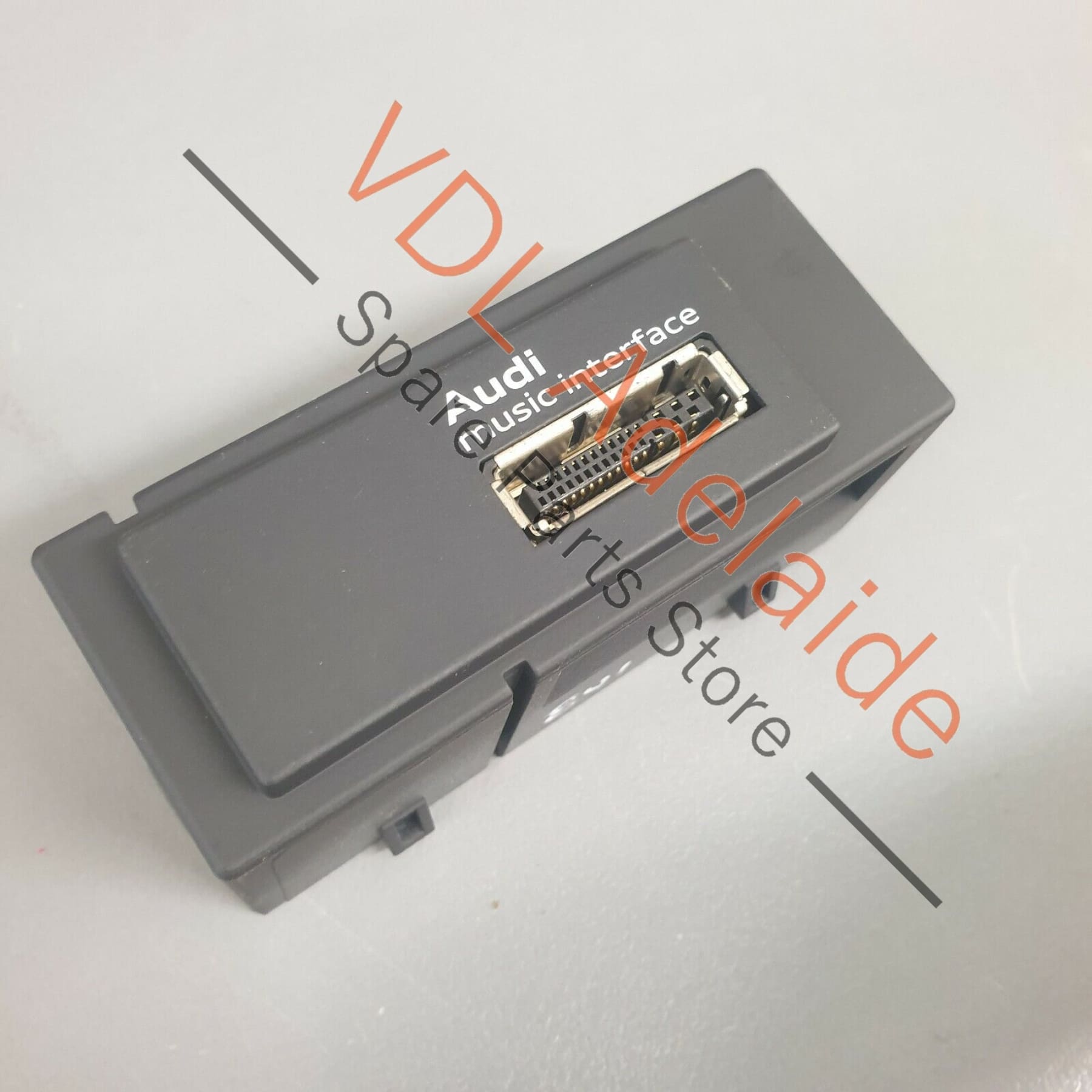 Audi RS3 8V Connection for External Audio Source Aux Port Socket Music Interface 8V0035736 