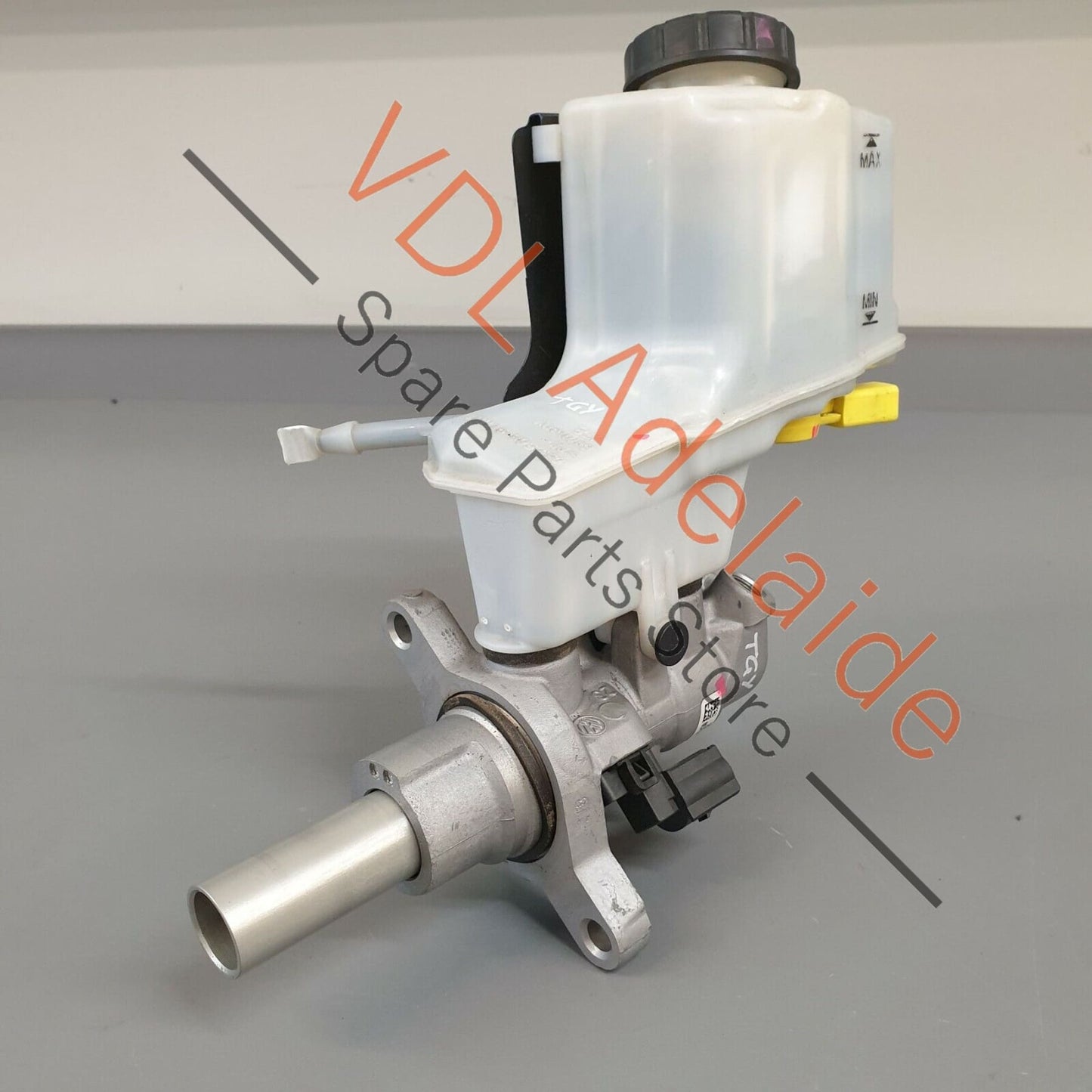 Volkswagen VW Golf MK7 Tandem Brake Master Cylinder with Brake Fluid Reservoir 8V2611021