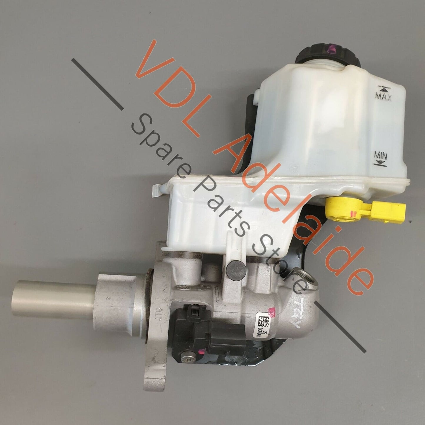 Volkswagen VW Golf MK7 Tandem Brake Master Cylinder with Brake Fluid Reservoir 8V2611021