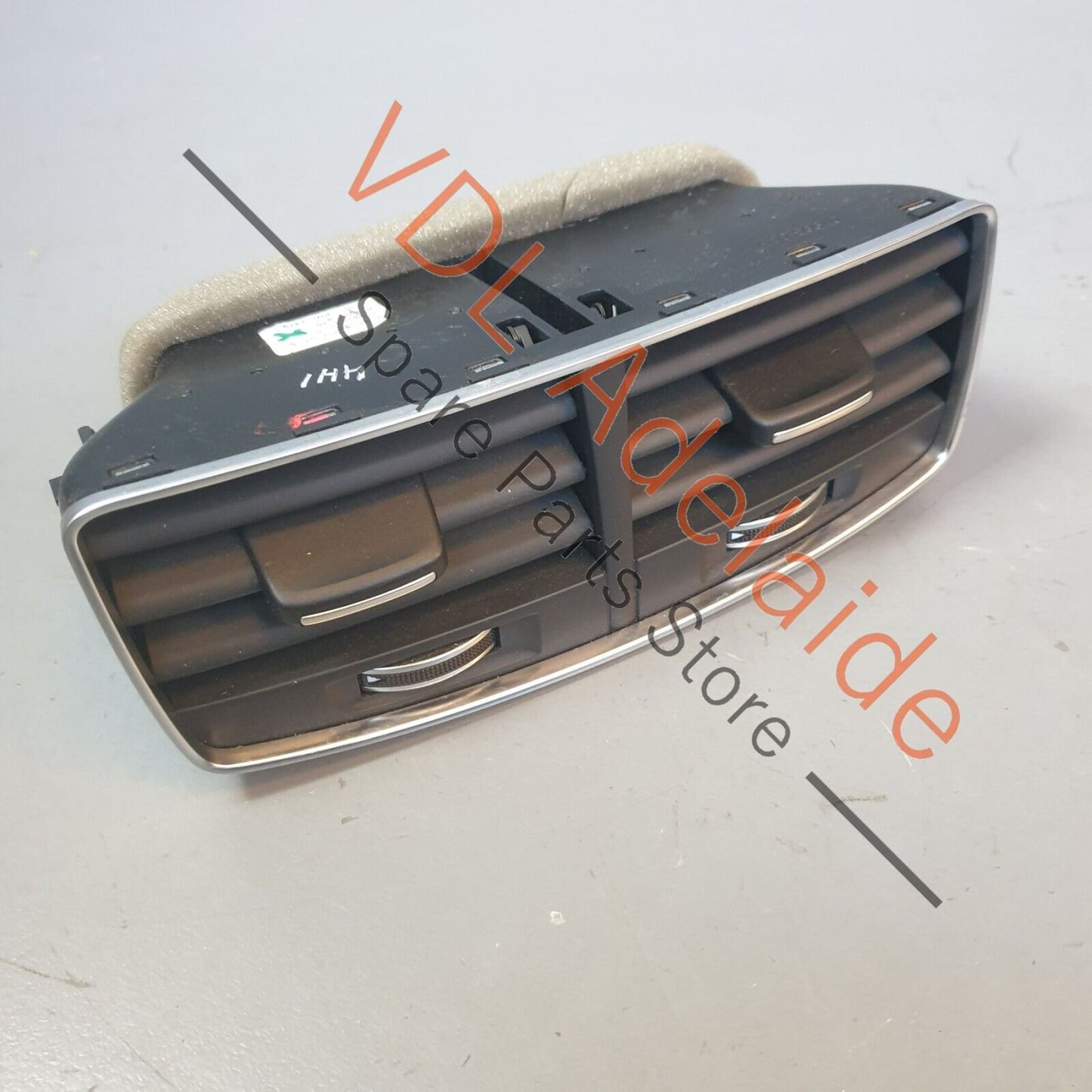 Audi A8 4H Rear Seat Passenger Air AC Vent Centre Middle 4H0819203B WVF 4H0819203B 