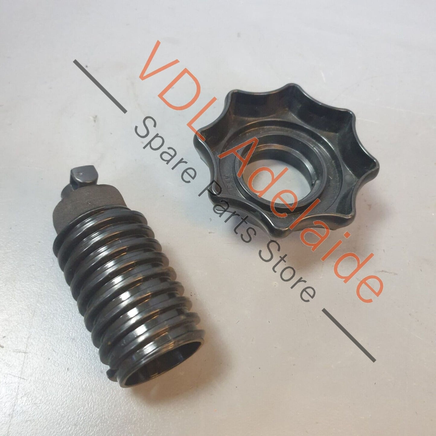 VW Golf MK5 R32 MK6 Spare Wheel Retaining Nut for Space Saver 1K0803899D