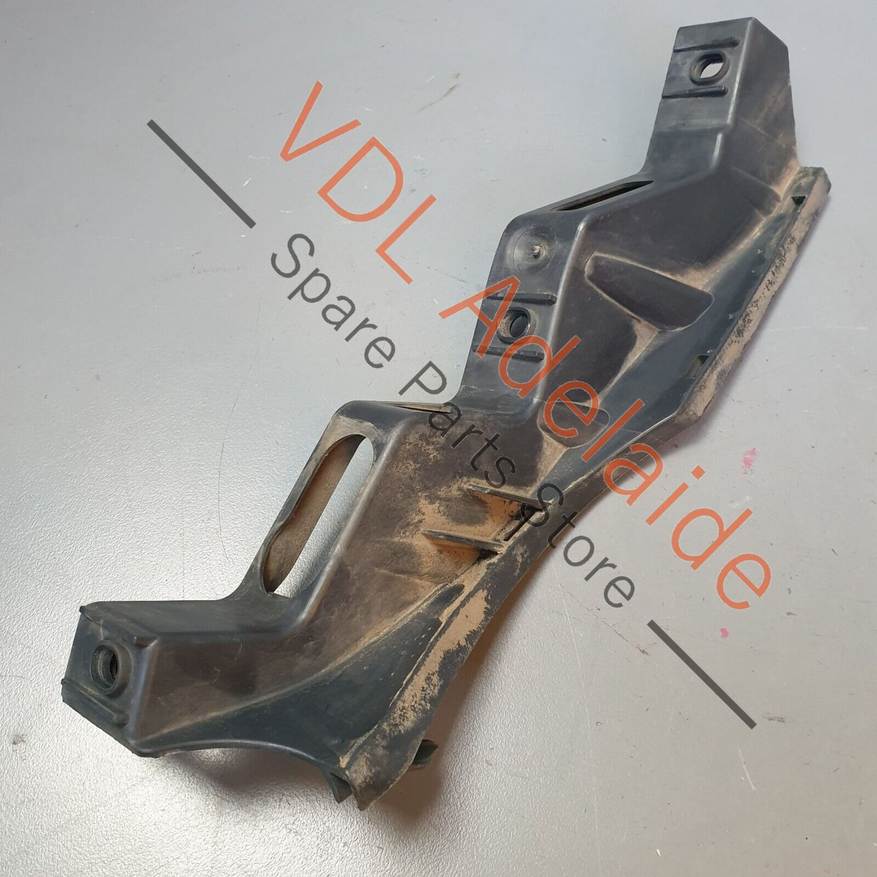 VW R36 Passat 3C B6 Right Front Bumper Profile Guide Bracket 3C0807890A 3C0807890A