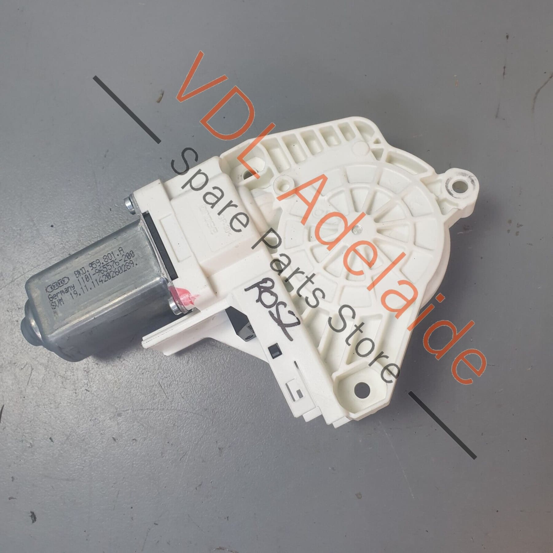 Audi Q7 6.0 V12 4L Right Side Power Window Regulator Motor 8T0959801B 8K0959801A 8K0959801A