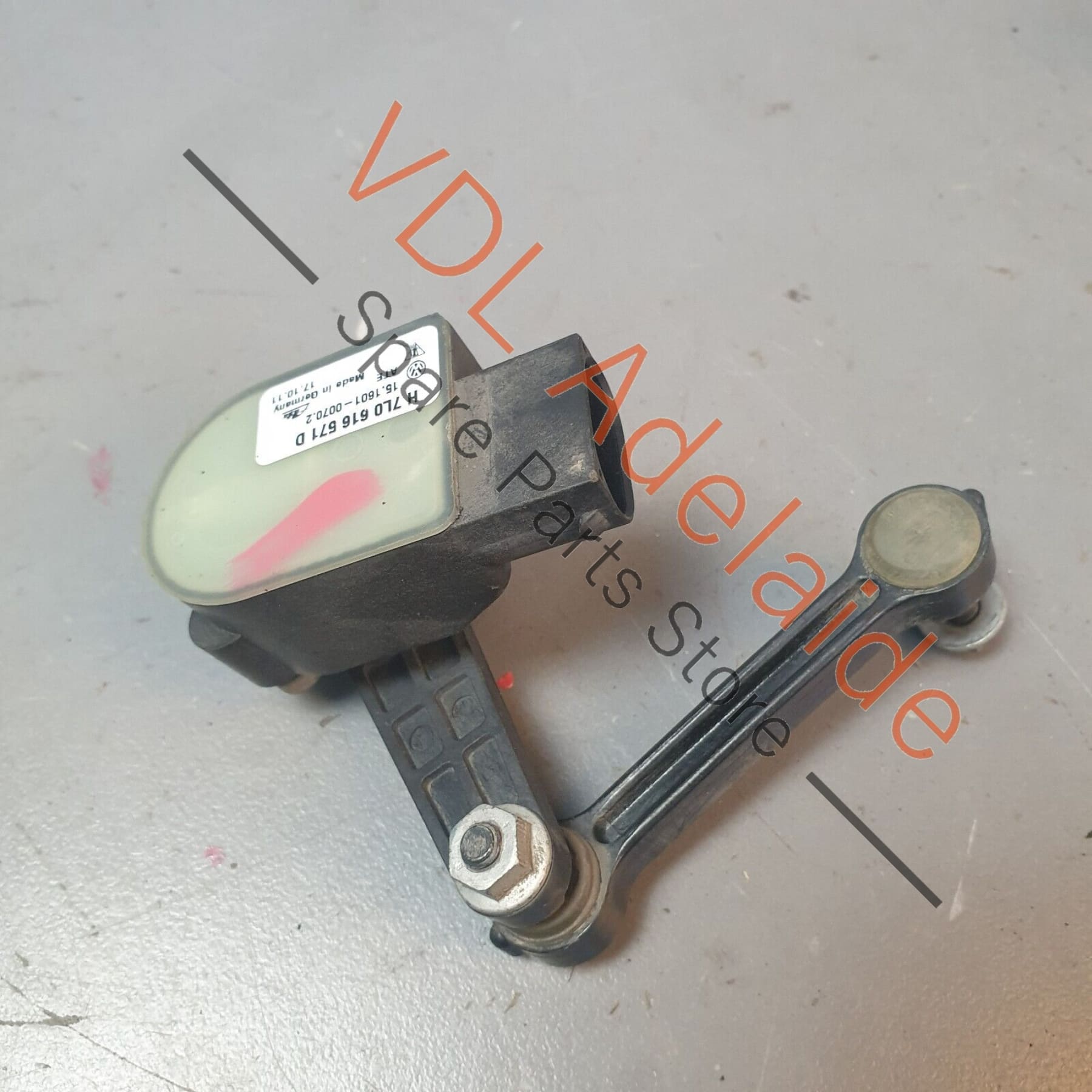 Audi Q7 6.0L V12 4L Rear Level Sensor for Models with Air Suspension 7L0616571D 7L0616571D