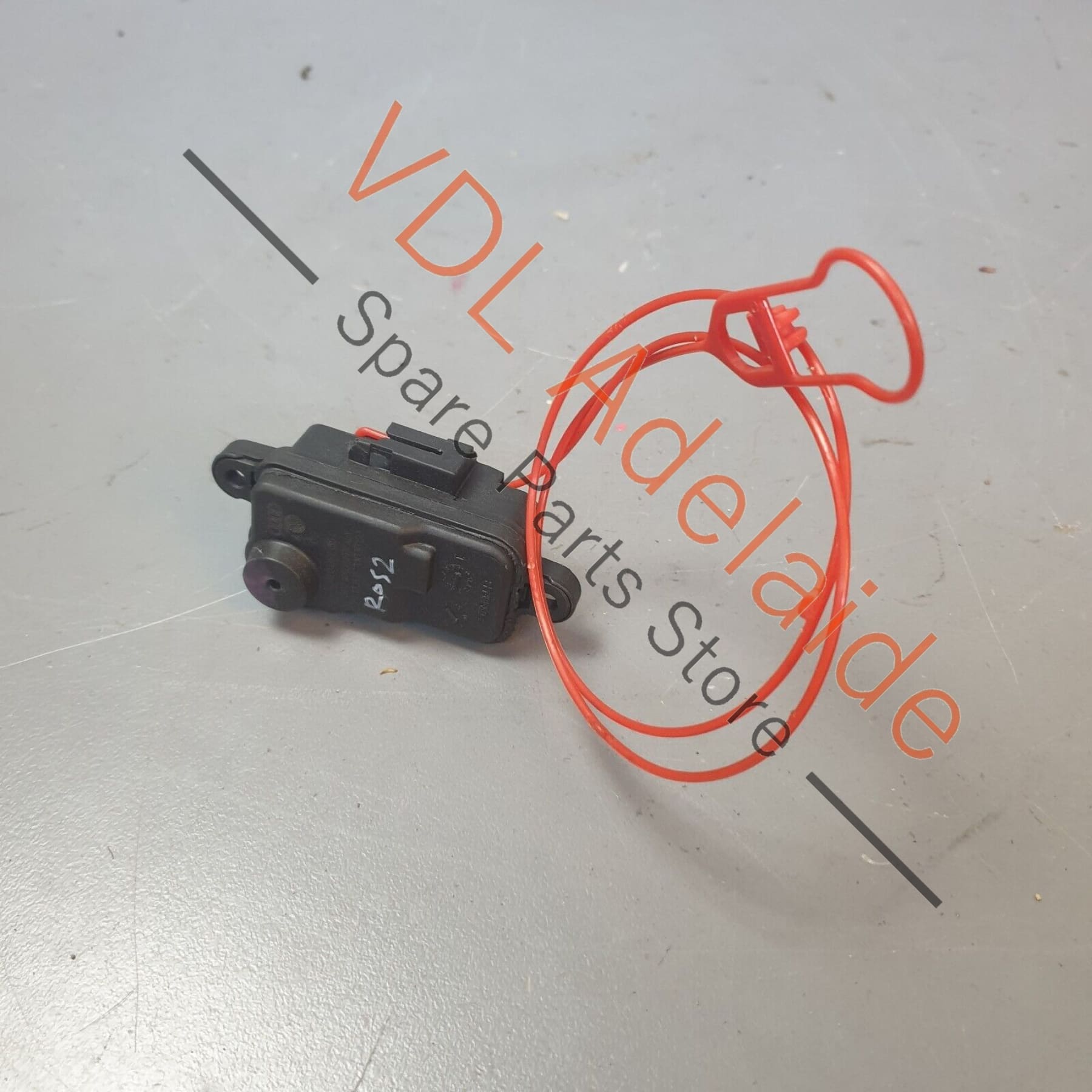 Audi Q7 6.0L V12 4L Fuel Filler Flap Release Throttle Control Element 4L0862153C 8V0862153B