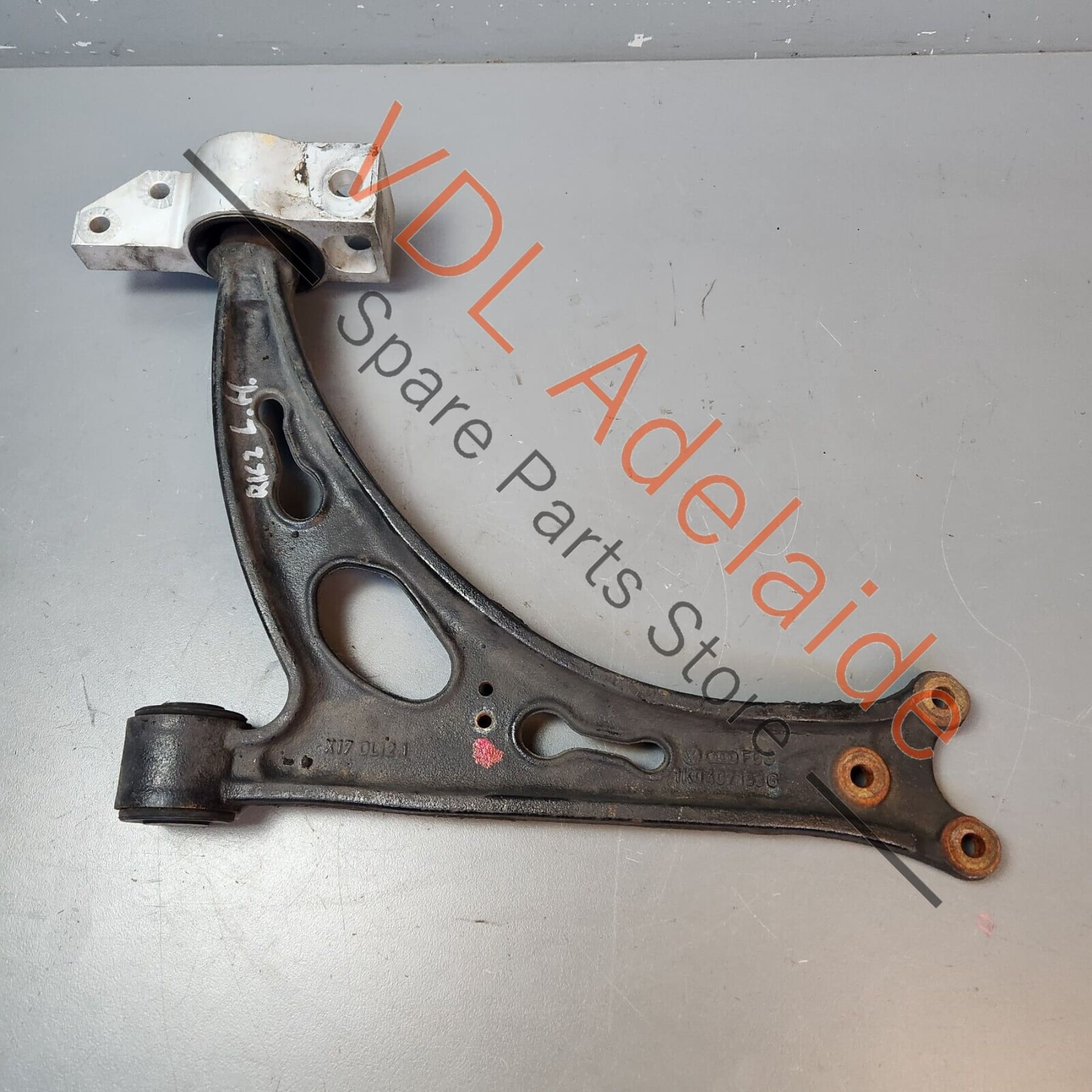 VW Golf MK5 R32 MK6 R Cast Front Suspension Lower Control Arm Left Side 1K0199231J