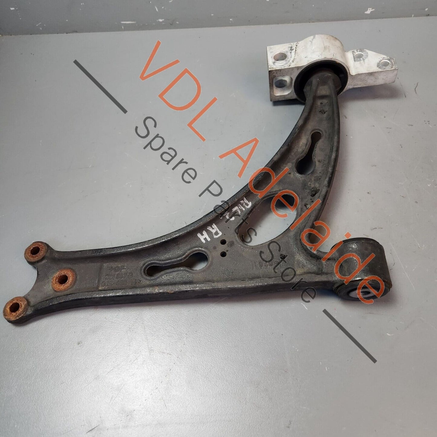 VW Golf MK5 R32 MK6 R Cast Front Suspension Lower Control Arm Right Side 1K0407152AC